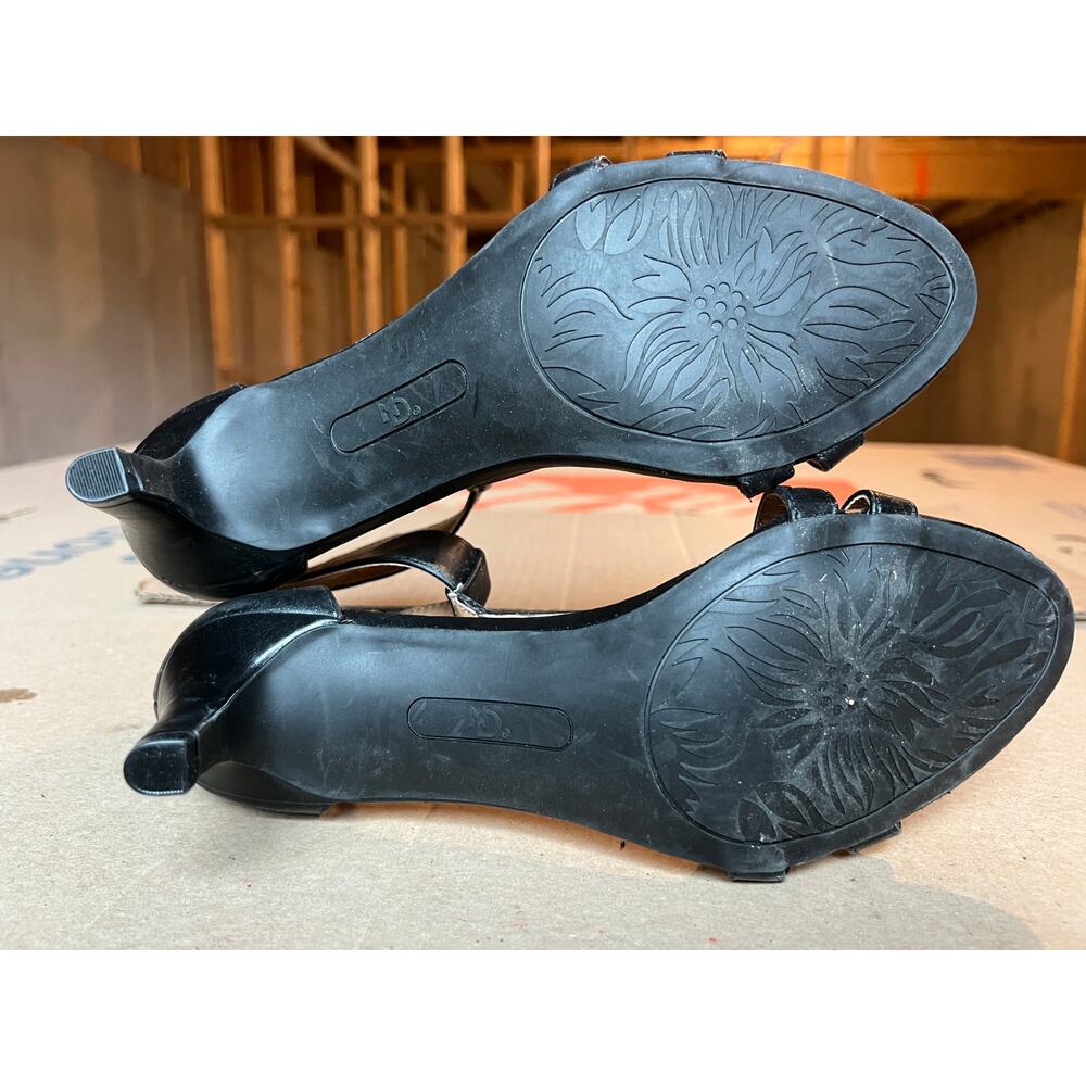 New Directions black strappy ankle buckle heels 8.5 - Picture 7 of 8
